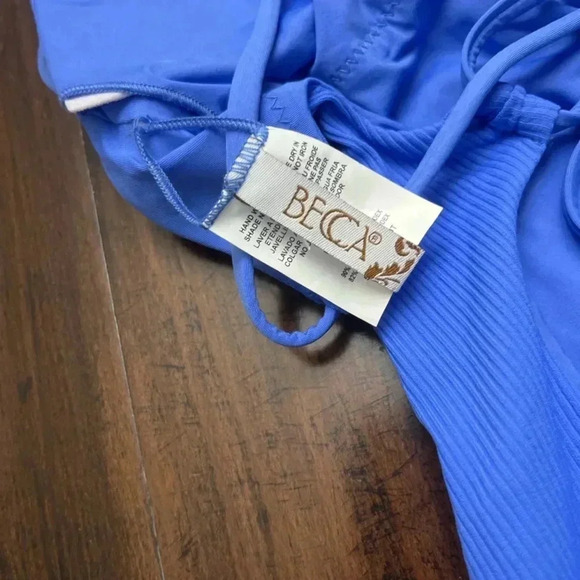 Becca Swimsuit Size Small 4 / 6 Periwinkle Blue Plunge Neck Gold Accent NWOT - Picture 6 of 13